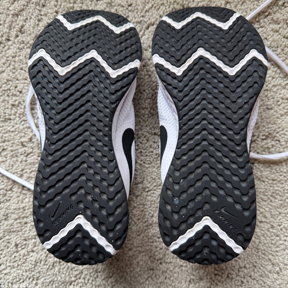 Nike Shoes - Picture 6 of 6